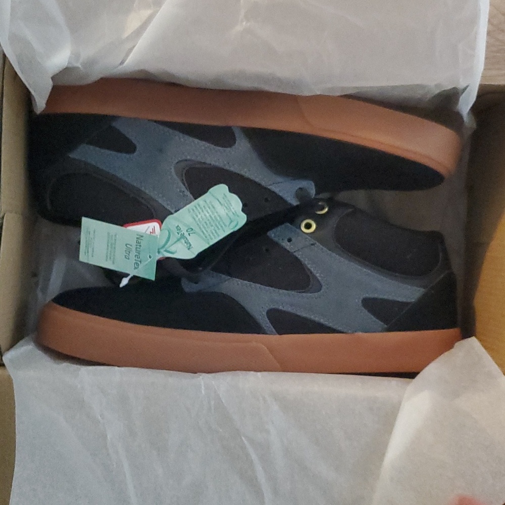 DC Kalis Vulc Mid skate shoe